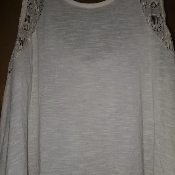 Vanity White Lace Tank - Picture 3 of 4